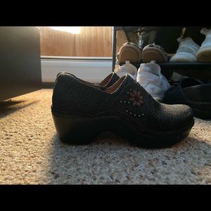 Clogs